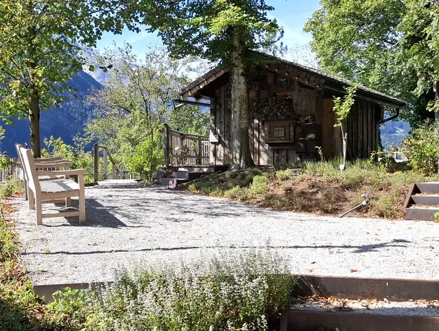 Döllerers "Essbarer Garten" mit romantischer Hütte. | Foto: Josef Wind