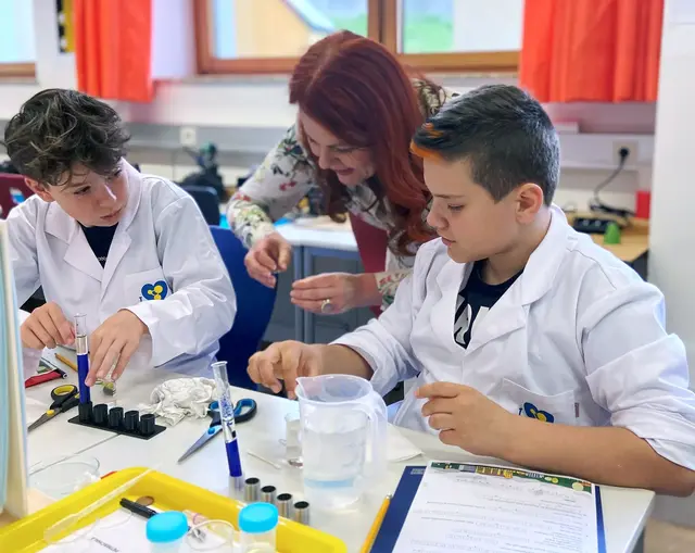 "Der Zugang zu MINT-Fächern schafft Vertrauen in die Wissenschaft sowie die eigene Innovationskraft. Mit unserer MINT-Offensive fördern wir also sowohl im Speziellen junge Tiroler Talente als auch allgemein selbstständiges und kritisches Denken sowie Kreativität", ist Landesrätin Cornelia Hagele überzeugt. | Foto: Land Tirol
