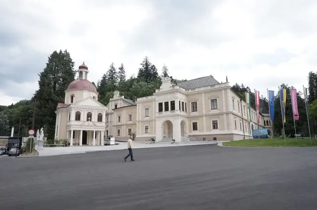 Das Schloss und die Kapelle in Neubruck wurden von Hammerherr Andreas Töpper errichtet und im Jahr 2015 im Zuge der Landesausstellung rundum saniert. | Foto: neubruck.at
