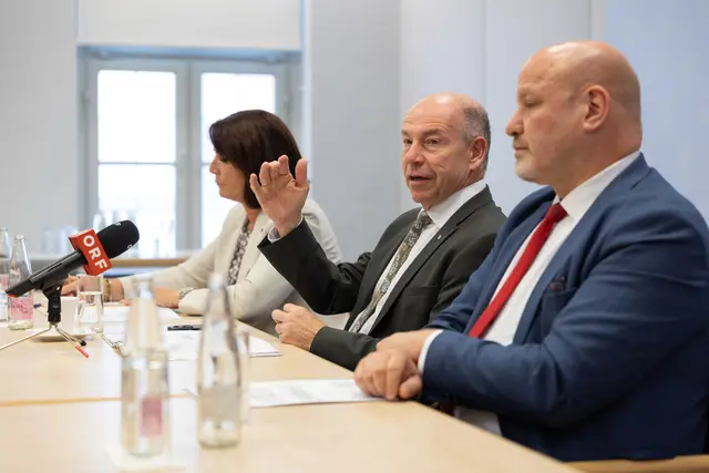 Sabine Binder, Max Hiegelsberger und Peter Binder. | Foto: Land OÖ/Spenglingwimmer