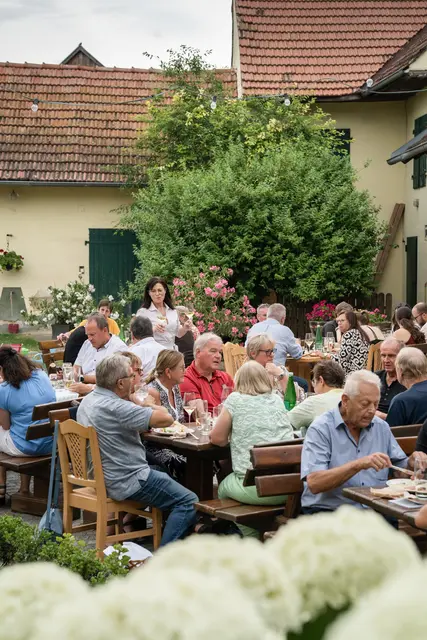 Volles Haus mit Wein, gutem Essen und großartiger Musik. | Foto: w-creates.at