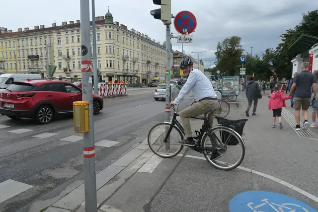 Manfred ist regelmäßig bei Schönbrunn mit dem Rad unterwegs. | Foto: Patricia Hillinger/MeinBezirk
