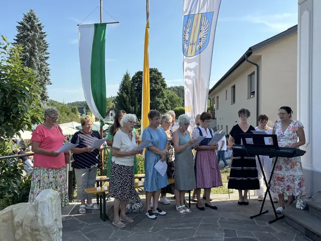 Der Kirchenchor Heimschuh umrahmte die Messe musikalisch. | Foto: Waltraud Fischer