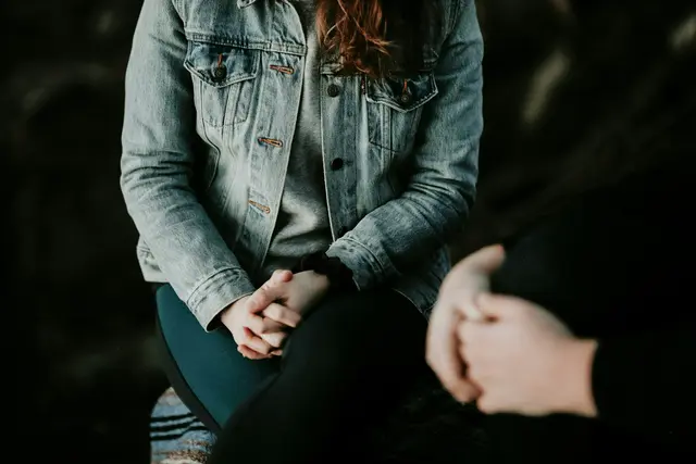Studien belegen: Einsamkeit und soziale Isolation steigern das Sterberisiko. | Foto: Priscilla Du Preez/Unsplash
