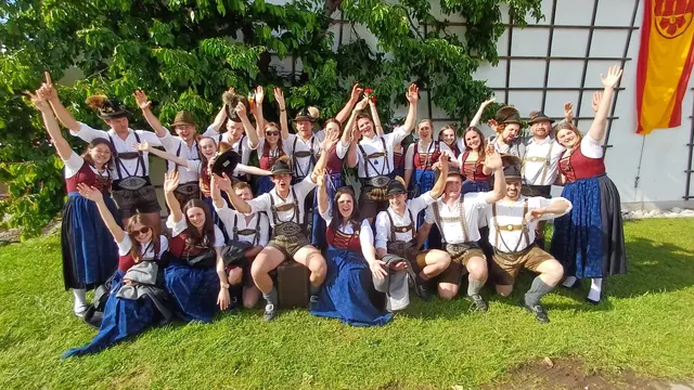 Der Verein D'Weissbachler vereint Tradition, Brauchtum und Moderne – das zeigt u.a.  die Doppelspitze durch Obmann Matthias Zehentner und Obfrau Stefanie Schwaiger. | Foto: D'Weissbachler Saalfelden