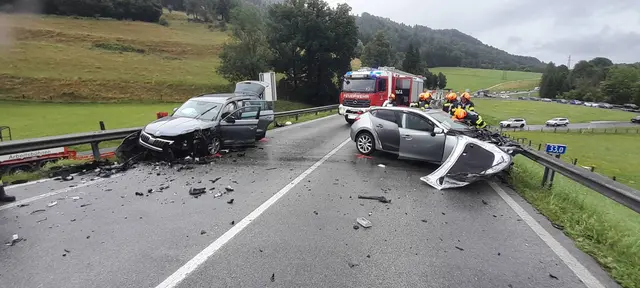 Auch die drei Feuerwehren Pruggern, Gröbming und Stein/Enns standen am Dienstag beim Verkehrsunfall auf der B320 im Einsatz. | Foto: Freiwillige Feuerwehr Pruggern