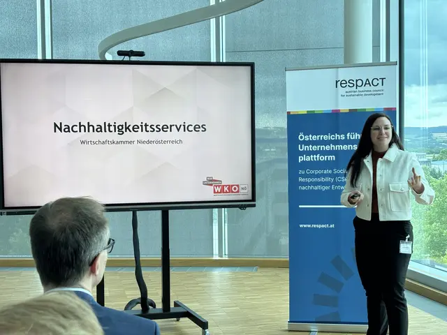 Manuela Klaushofer von der Wirtschaftskammer Niederösterreich (WKNÖ) gab einen wertvolleln Überblick über Förderungen und Beratungsangebote rund um Digitalisierung. | Foto: Victoria Edlinger