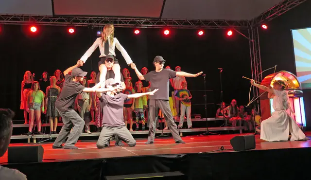 Die Besucher waren begeistert von der Show, die die Schüler einstudierten. | Foto: MMS Hellmonsödt