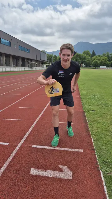 Triathlet Philip Pertl vom Tri-Team Hallein steht am Start beim Trumer Triathlon 2025. | Foto: Trumer Triathlon