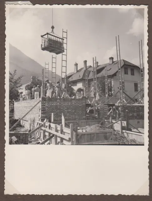 Der Bau der Pfarrkirche Hirschwang im Herbst 1958. | Foto: Archiv Johann Budin