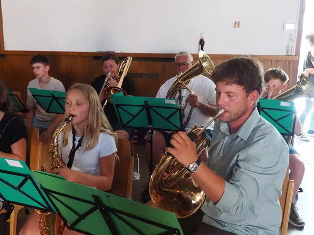 Mit musikalischen Klängen wurden die Schülerinnen und Schüler sowie Direktorin Sissy Lanz verabschiedet. | Foto: MS Trieben