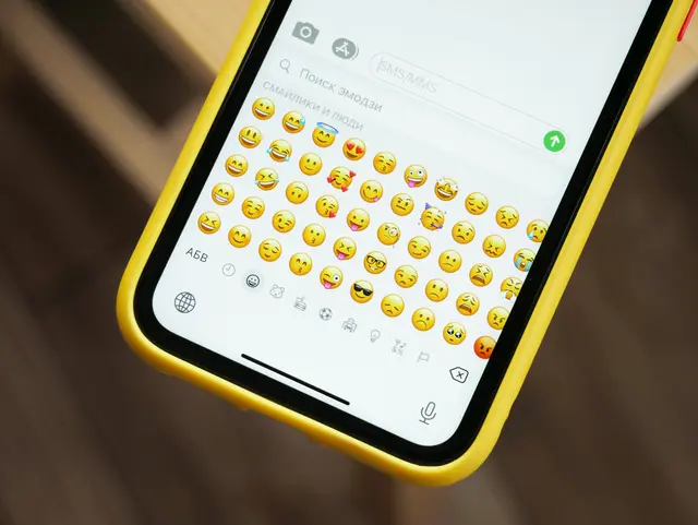 Tech-Unternehmen wie Apple, Google und Meta nutzen den 17. Juli, um Vorschauen auf neue Emoji-Versionen zu veröffentlichen. | Foto: Unsplash/Denis Cherkashin