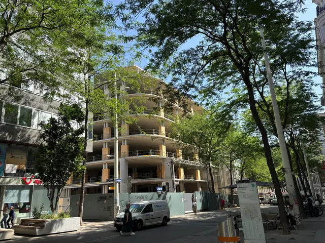 Das nicht vollendete Lamarr-Megaprojekt auf der Mahü steht sinnbildlich für eine der größten Pleiten der österreichischen Wirtschaftsgeschichte. | Foto: Pia Rotter/MeinBezirk