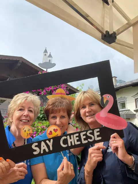 Das Team vom Rettenstein Theater schminkte die Kinder mit wunderbaren Motiven.  | Foto: Kaufmannschaft Kirchberg-Reith