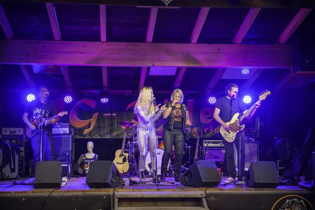 Im Rahmen des zweitägigen Bikertreffens wurde den Besucherinnen und Besuchern auch musikalisch eingeheizt. | Foto: Hans Johann Danklmayer