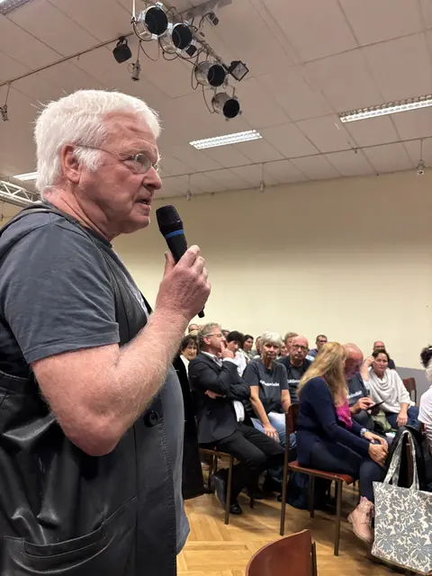 Dr. Hans-Martin Vischer sagte: "Die Krankenhaus-Schließung ist rein politisch." | Foto: Bernhard Schabauer