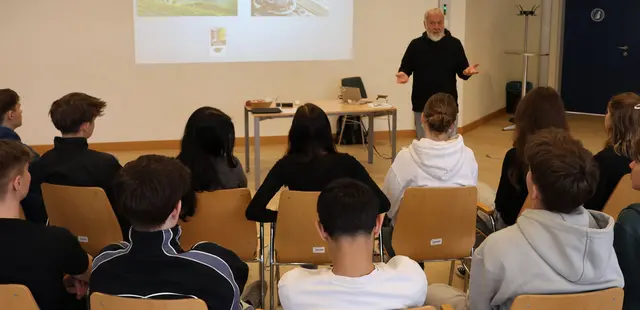 Walter Plankenpichler war zu Gast.  | Foto: HAK/HAS Weiz 