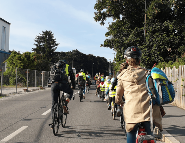 Die Idee hinter dem BiciBus: gemeinsam mit dem Rad in die Schule. | Foto: Kinderbüro