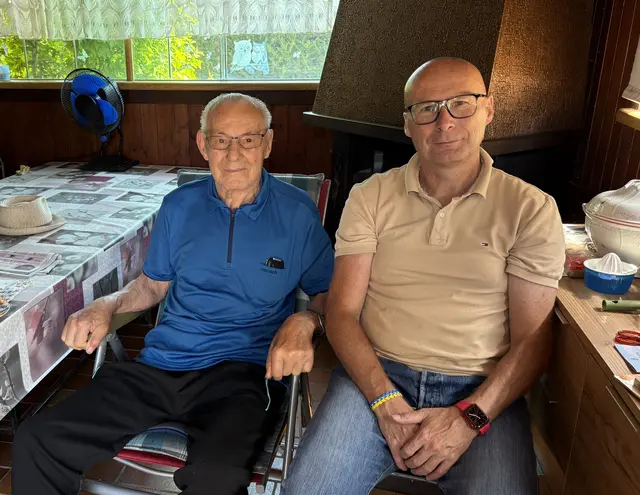 Alfred Schopper feiert seinen 95. Geburtstag - Bürgermeister Thomas Schwab gratulierte. | Foto: Gemeinde Gramatneusiedl