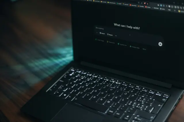 Künstliche Intelligenz durchdringt immer mehr Bereiche des täglichen Lebens, aber auch der Forschung. Darauf reagiert man nun an der TU Graz mit einem eigenen Erweiterungsstudium. | Foto: Aerps.com/Unsplash