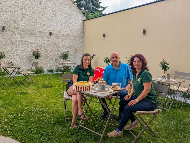 Julia Höfinger, Bürgermeister Gerald Höchtel, Martina Höfinger | Foto: Marktgemeinde Sieghartskirchen