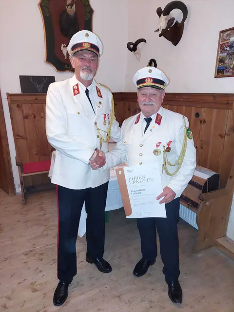 Alfred Stoll (l.) und Max Lechner (r.) erzählen MeinBezirk von ihren Highlights bei der Polizeimusik Innsbruck. | Foto: Polizeimusik Innsbruck/Max Lechner