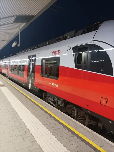 Die ÖBB betont ihre Verantwortung und entschuldigt sich für die derzeitigen Zugausfälle und Verspätungen. | Foto: Daniel Arbes