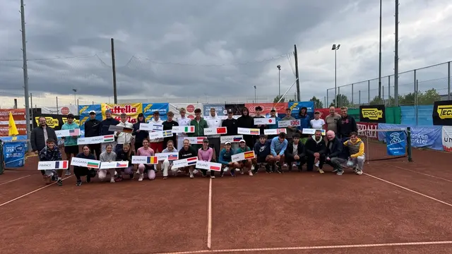 Die Eröffnungsfeier am Center Court beim ITG J60 in Weißkirchen wurde von Tennis-Talenten aus über 20 Nationen besucht, die mehr als 200 Fans begeistern konnten. | Foto: Kinauer/Dirisamer