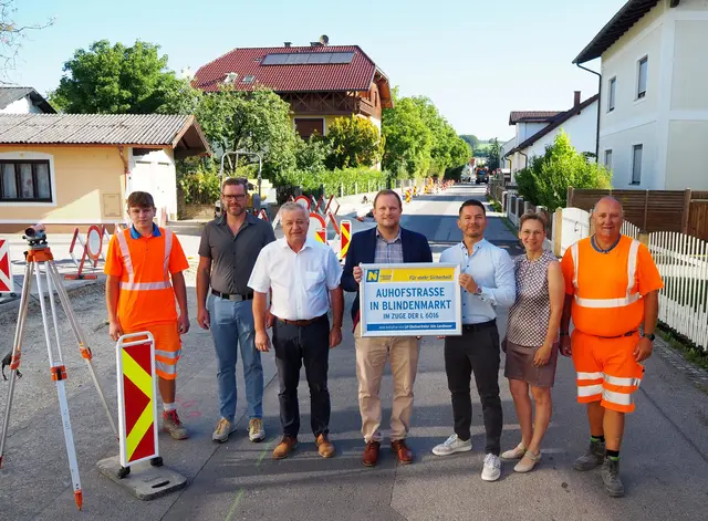 v.l.: Stefan Eiginger (Straßenmeisterei Blindenmarkt), Martin Kreismayr (Leiter-Stv. der Straßenmeisterei Blindenmarkt), Franz Stiedl (Leiter der NÖ Straßenbauabteilung Amstetten), LAbg. Richard Punz (i.V. LH-Stv. Udo Landbauer), Albert Brandstetter (Bgm. von Blindenmarkt), Anita Pitzl (Vizebgm. von Blindenmarkt) und Johann Hammermüller (Straßenmeisterei Blindenmarkt). | Foto: NÖ STD