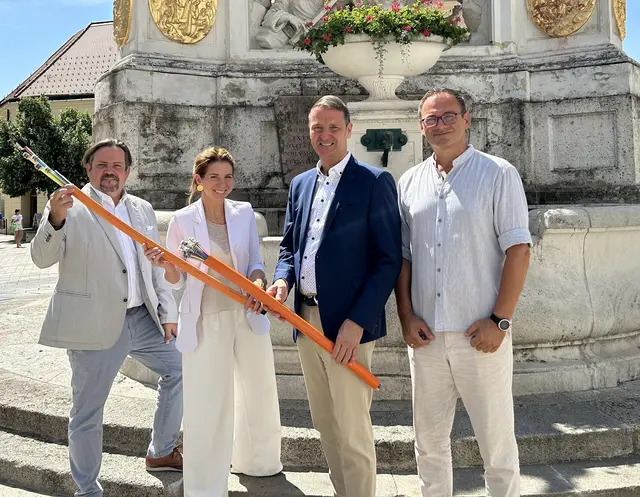 Peter Hofer, kabelplus techn. Projektleiter, Bürgermeisterin Carmen Jeitler-Cincelli, Gerhard Haidvogel, kabelplus Geschäftsführer und Martin Engels, kabelplus Privatkundenvertrieb. | Foto: 2025psb/mp