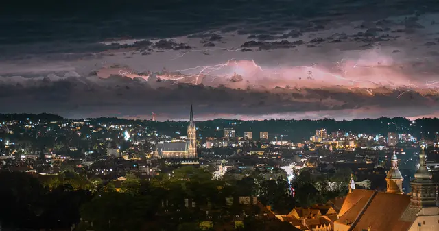 Auch in Graz sorgen Unwetter in den Sommermonaten immer wieder für Starkregenereignisse, Hagel und Überschwemmungen. Damit müssen wir zu leben lernen. | Foto: Philipp Posch, IG: illuminationsbyphil