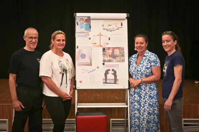 Gottfried Röxeis, Anja Kraxner, Volksschul-Direktorin Jutta Nikodem-Eichenhardt und Stieglerhaus-Leiterin Nina Ortner (v.l.) | Foto: Markus Hammer