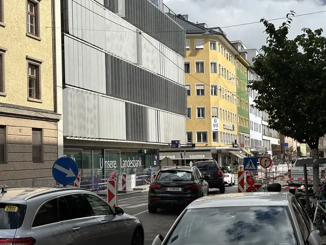 Zufahrt Wilhelm-Greil-Straße zum Bozner Platz (Zentralgarage), keine Abbiegemöglichkeit auf den Bozner Platz.