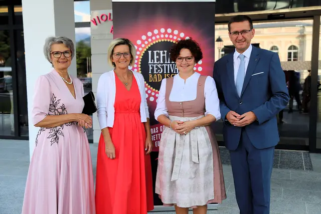 Brigitte Stumpner, Präsidentin Lehár-Festivals Bad Ischl, Bürgermeisterin Ines Schiller, Tourismus-Staatssekretärin Elisabeth Zehetner und Wirtschafts- und Tourismus-Landesrat Markus Achleitner. | Foto: Foto Hofer