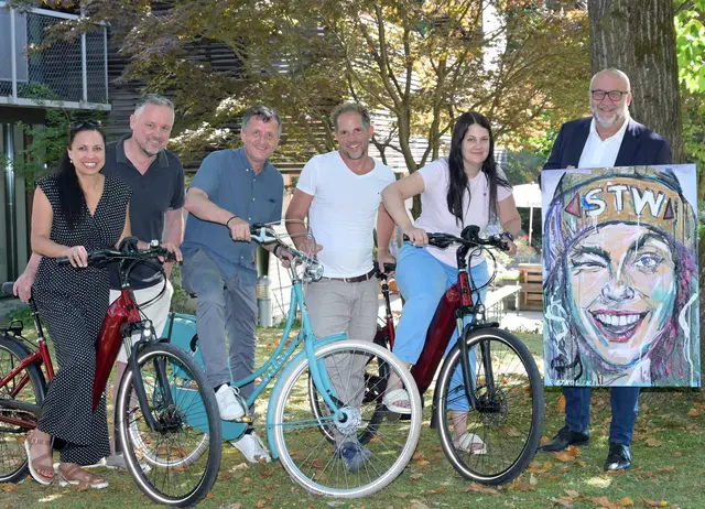 v.l.n.r.: Sozialpädagogin Sandra Molnar, Christian Mussnig (JOBike), Gerald Stöckl (SOS Kinderdorf),
Michael Pietrowski (SOS Kinderdorf), Sozialpädagogin Nadine Göble und STW Vorstand Erwin Smole | Foto: Bernhard Horst