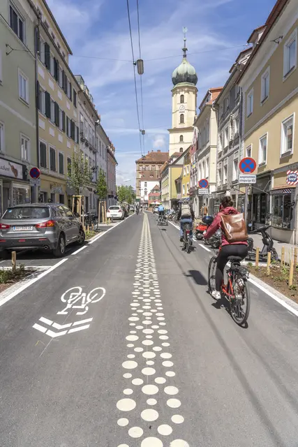 Die Fahrradstraße in der oberen Neutorgasse ist fertiggestellt und eröffnet. | Foto: Foto Fischer