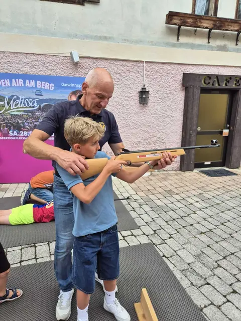 Der Sportverein Reiht führte die Kinder in den Biathlonsport ein.  | Foto: Kaufmannschaft Kirchberg-Reith