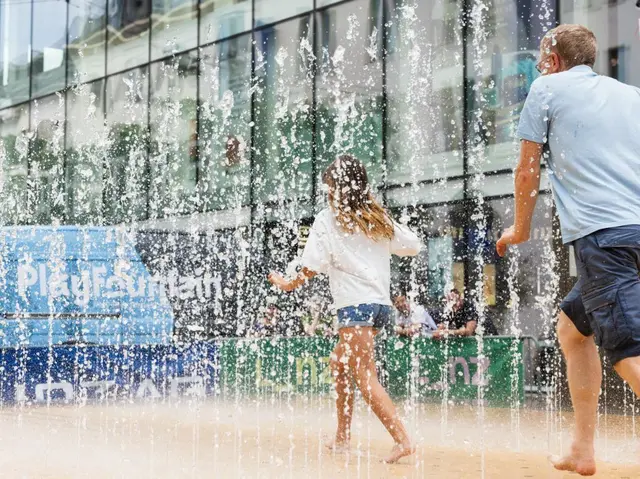 Die Stadt Linz erarbeitet gerade einen Hitzeschutzplan. Als erste Maßnahme gibt es jetzt eine digitale Karte mit "coolen Orten" in der Innenstadt. | Foto: Stadt Linz