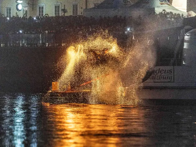 Feuer- und Wassershow auf der Salzach beim Stadtfest | Foto: Stadt Salzburg/Wildbild