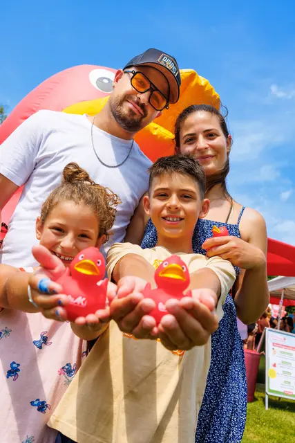 Mit dem Maskottchen „QuAKi“ entdeckten die Kinder die Spielstationen und Attraktionen.
 | Foto: AK/Rieger