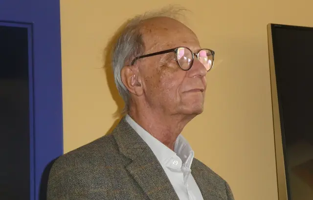 Friedrich Tschoggl informiert über das Schicksal, das sein Vater erleiden musste und darüber, dass seine zwei Onkel durch den NS-Terror ihr Leben verloren haben. | Foto: Harald Schober