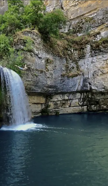 Einer der zehn Mirusha-Wasserfälle in Kosovo. Während die unteren Wasserfälle stärker besucht sind, hat man weiter oben die schönen Badeplätze fast für sich allein. | Foto: Hansjörg Ransmayr