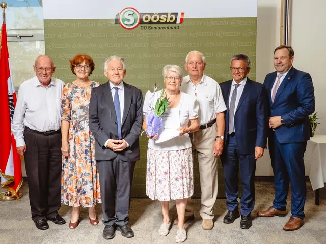 Seniorenbund-Bezirksobmann Franz Traunmüller, Irene Fischereder; Landesobmann Josef Pühringer, die geehrte Maria Wimmer, Rudolf Wimmer; Reinhard Reiter und Landesgeschäftsführer Franz Ebner. | Foto: OÖ Seniorenbund