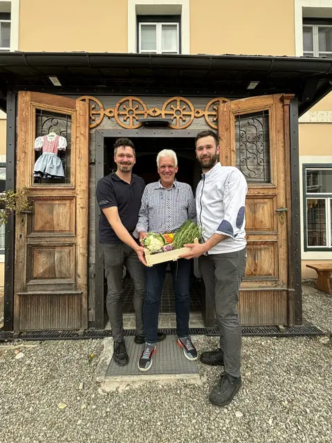 Der Vater ist natürlich stolz auf seine beiden Söhne, die ja als Köche quasi in seine Fußstapfen getreten sind. | Foto: Kern