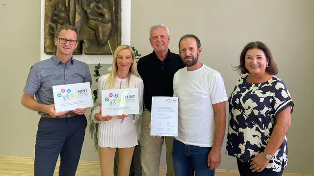 von links: Alfons Rass (VS St. Stefan), Daniela Unterholzer und Jürgen Nickel (MS St. Stefan), Michael Drießen (MS St. Gertraud), SQM RR(in) Isabella Karner-Knes. | Foto: privat