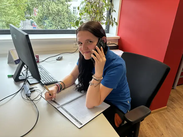 Die 16-Jährige beim Besuch in der MeinBezirk-Redaktion. | Foto: MeinBezirk