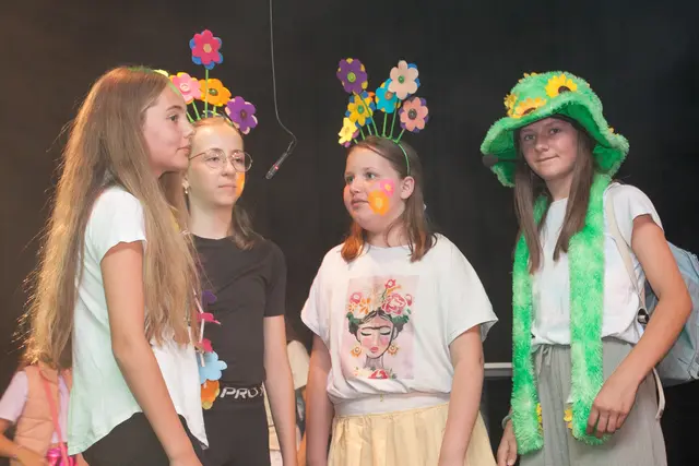 Bunt und skurril ging es auf der Bühne zu. | Foto: MMS Radstadt
