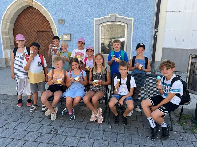 20 motivierte Schüler aus der Volksschule Reichraming, die mit Feuereifer bei der Sache waren und bei Wind und Wetter radelten, freuen sich über Preisgeld. | Foto: VS Reichraming