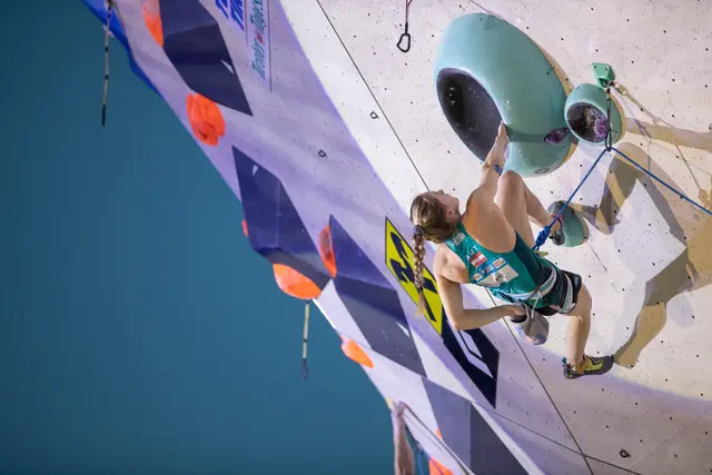 Zwei Wochen nach ihrem schmerzlichen Ausfall beim Heim-Weltcup in Innsbruck kehrt die Olympia-Bronzemedaillengewinnerin von Paris, Jessica Pilz, beim Lead-Weltcup in Chamonix (Frankreich) ins internationale Wettkampfgeschehen zurück. | Foto: KVÖ/Tobias Haller