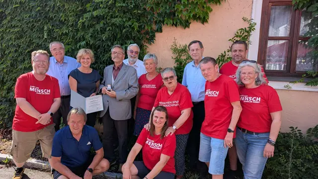 Der Ehrenring der Stadtgemeinde Eggenburg wurde Emmerich Grath überreicht. | Foto: Robert Hauk